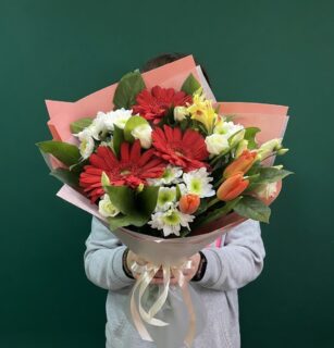 Букет с тюльпанами, герберой и кустовой хризантемой №1079